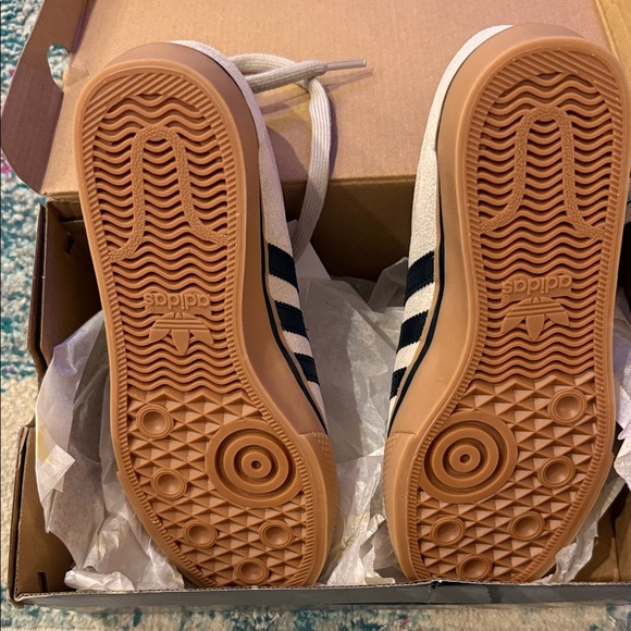 BNWT- Suede Adidas Tan and Black Sneakers 🖤🤎🌟 - Picture 2 of 9